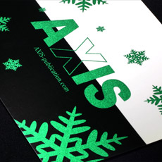 メタリックプレミアム加工を施したAXISのロゴ　グリーン