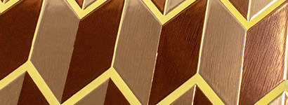 盛り上げ箔加工の微細なひび割れ線